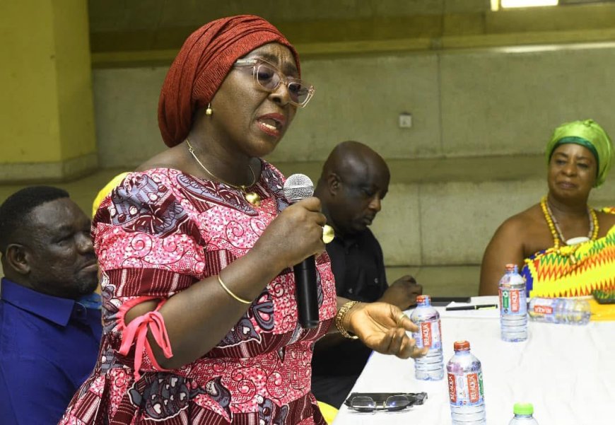HON. MINISTER MEETS WITH THE LEADERSHIP OF THE GHANA NATIONAL ASSOCIATION OF QUEENMOTHERS