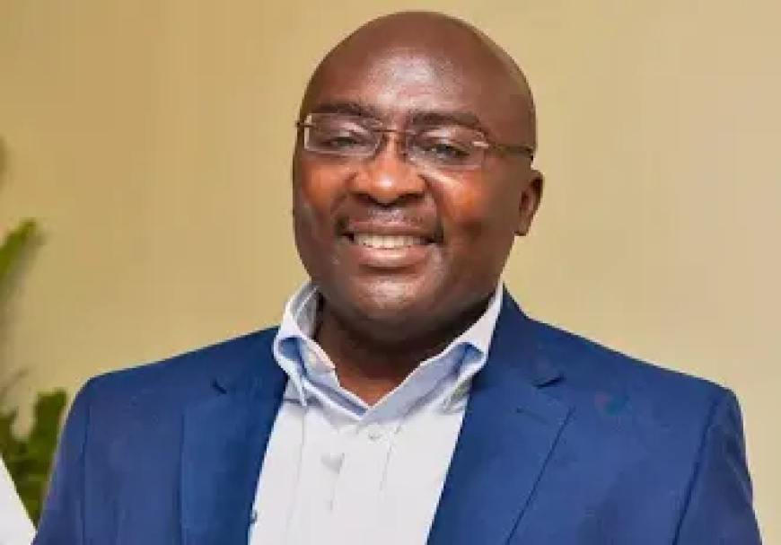 Dr. Bawumia Donates GH¢200,000 and 1,000 Bags of Cement to Adum Traders Affected by Fire