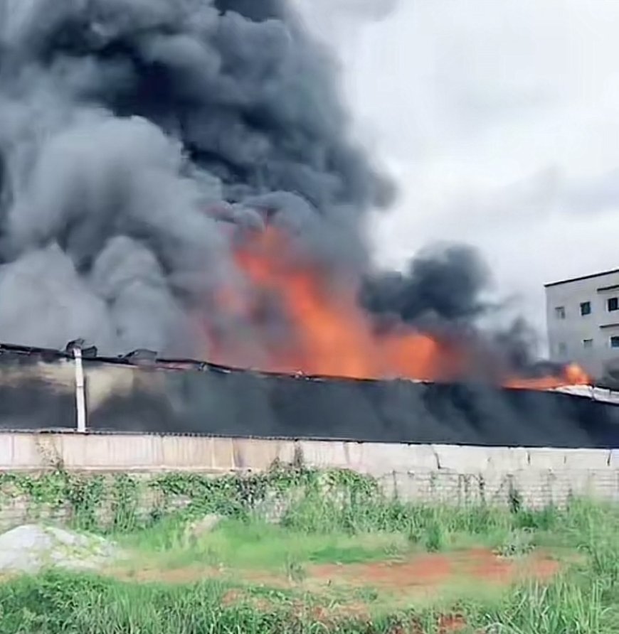 Breaking News: Fire Engulfs China Mall Warehouse at Santasi, Kumasi