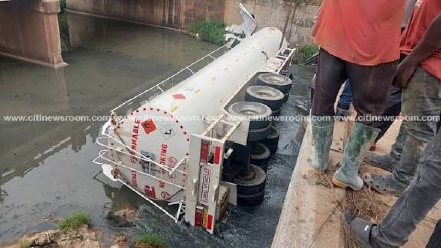 Tanker Accident at Teacher Mante: Residents Risk Lives to Siphon Fuel